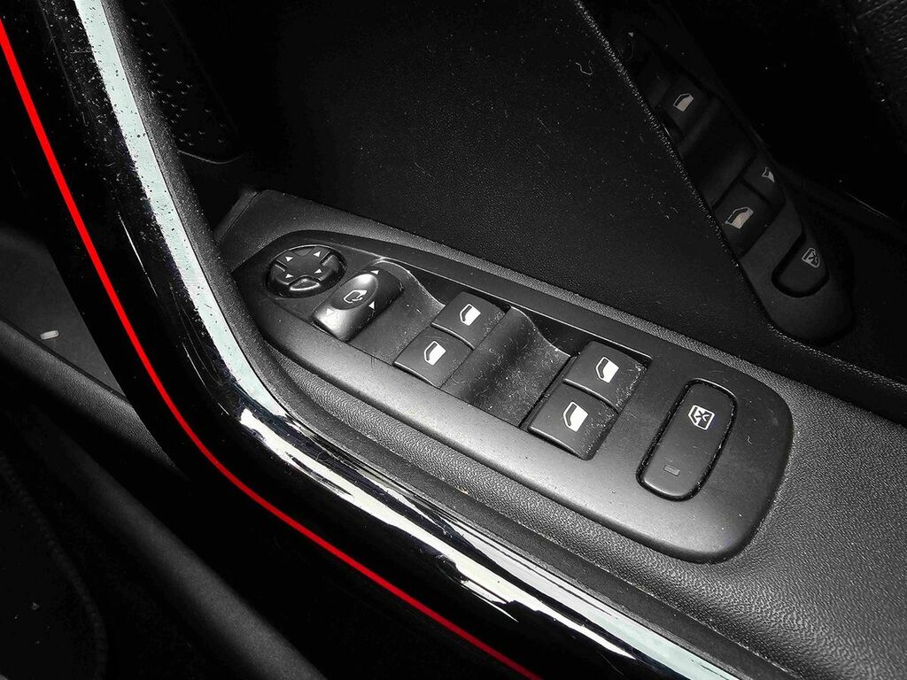 Peugeot 208 1.2 Puretech 82 Tech Edition Start Stop Black #27