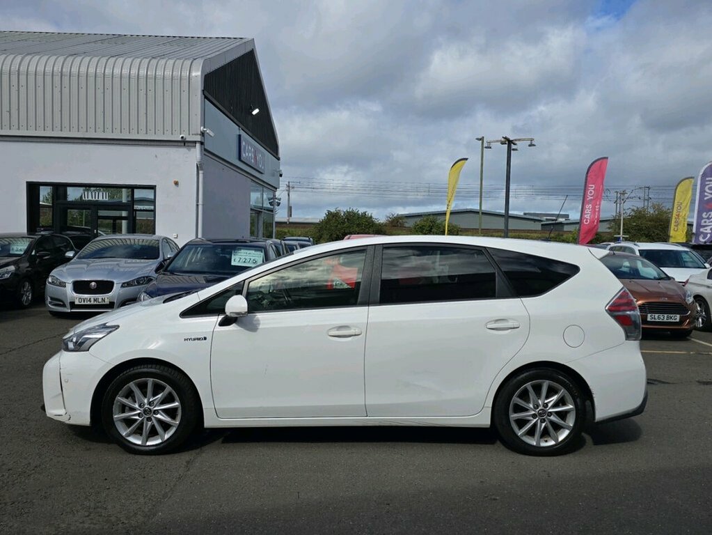 Toyota Prius+ 1.8L Excel White #4