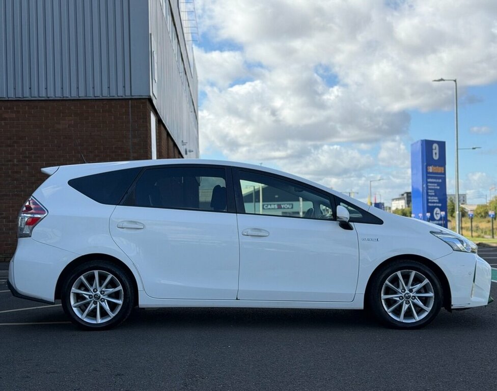 Toyota Prius+ 1.8L Excel White #5