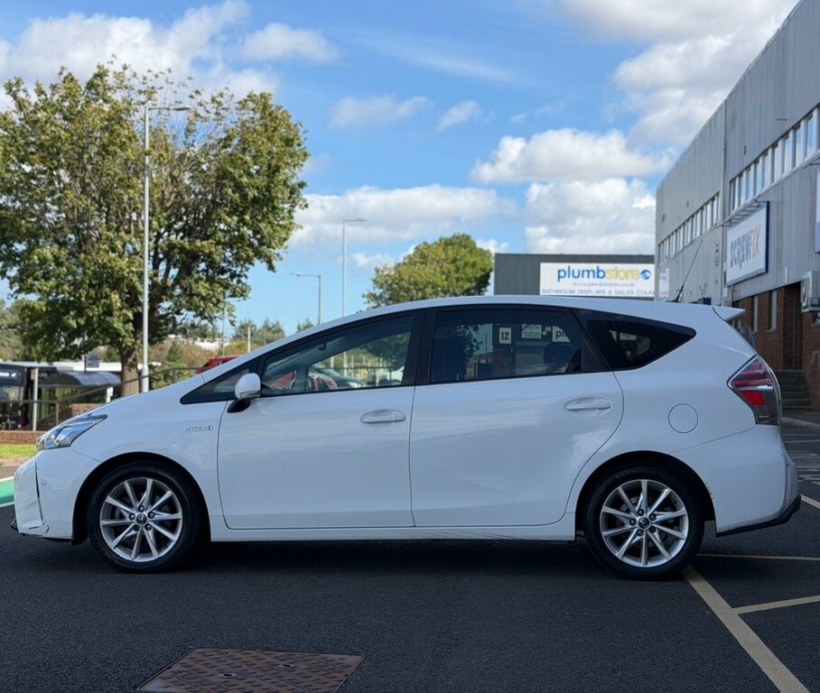 Toyota Prius+ 1.8L Excel White #6
