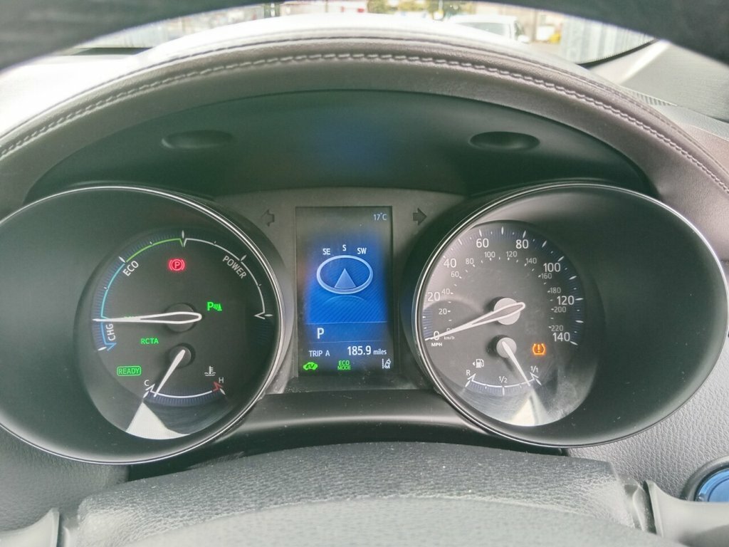 Toyota C-Hr Dynamic White #17
