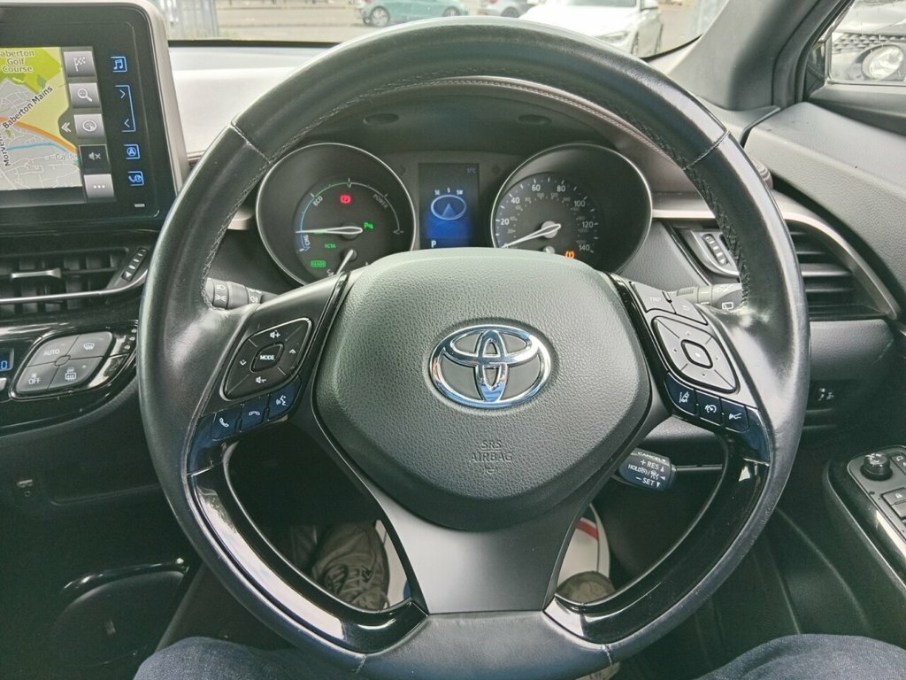 Toyota C-Hr Dynamic White #14