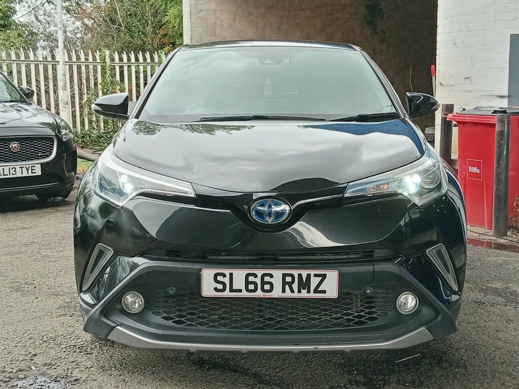 Toyota C-Hr Dynamic White #2