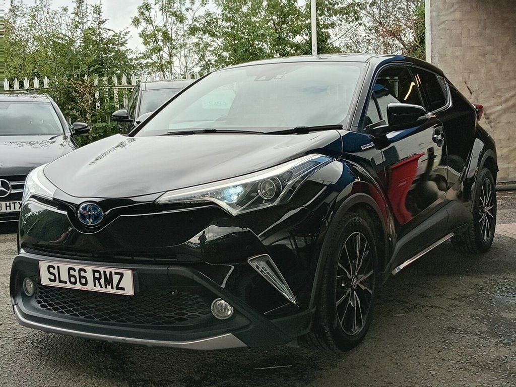 Toyota C-Hr Dynamic White #3