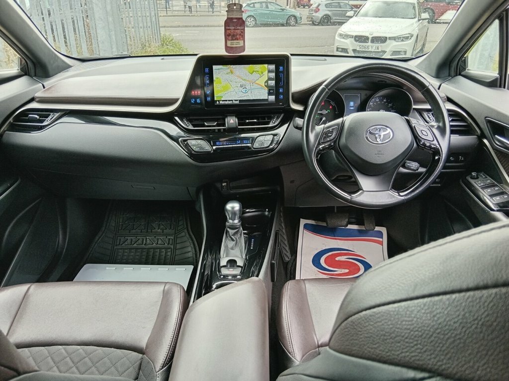 Toyota C-Hr Dynamic White #12