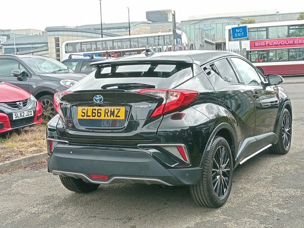 Toyota C-Hr Dynamic White #5