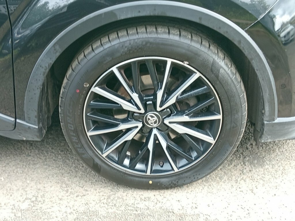 Toyota C-Hr Dynamic White #27
