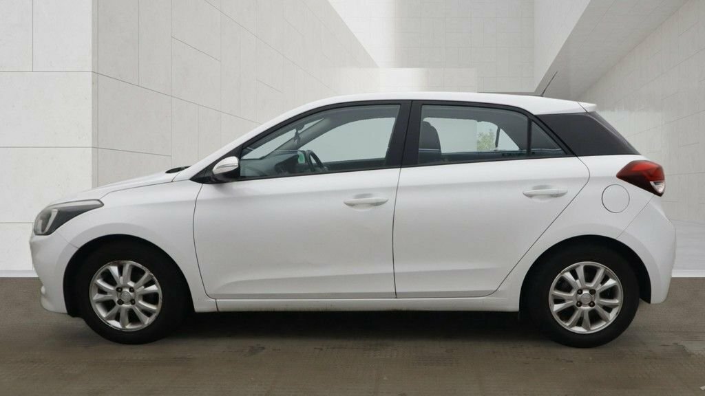 Hyundai I20 1.2L Se White #5