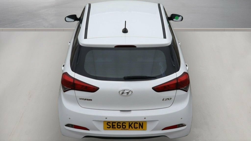 Hyundai I20 1.2L Se White #6