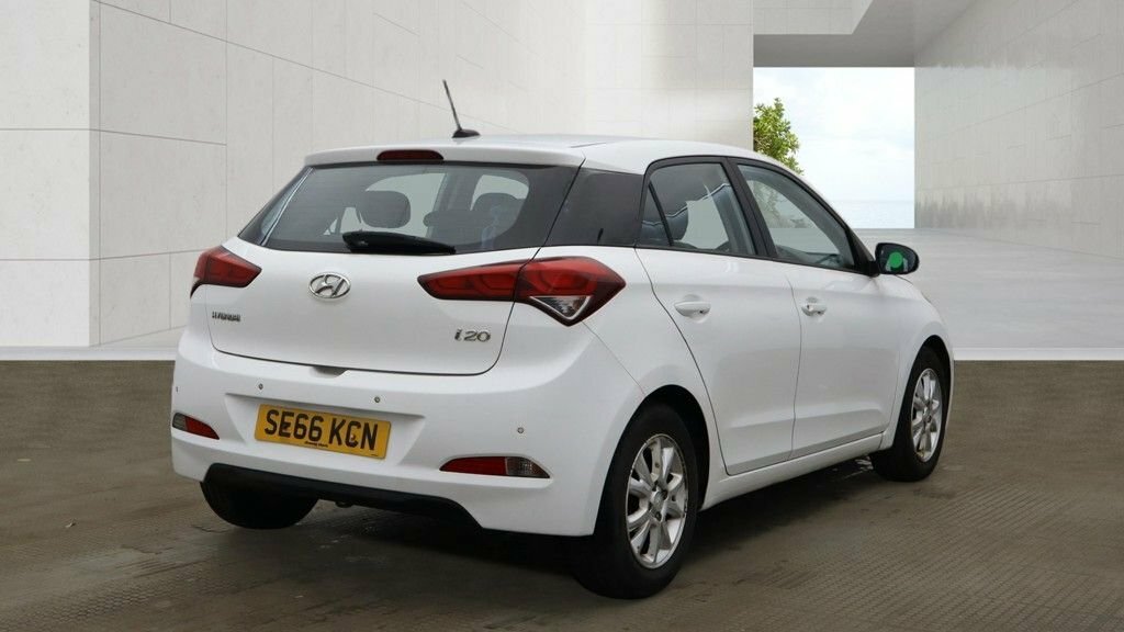 Hyundai I20 1.2L Se White #3