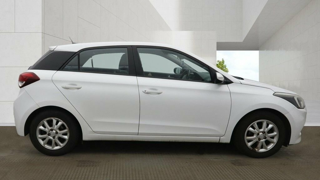 Hyundai I20 1.2L Se White #4