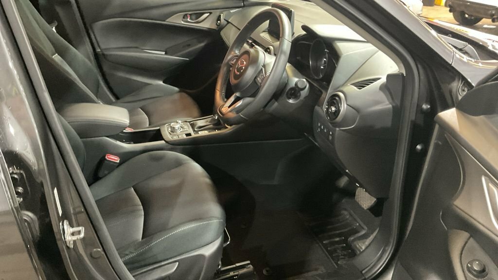 Mazda CX-3 2.0 Sport Black Red #10