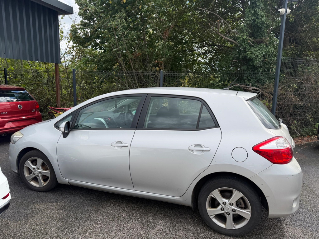 Toyota Auris Blue #7