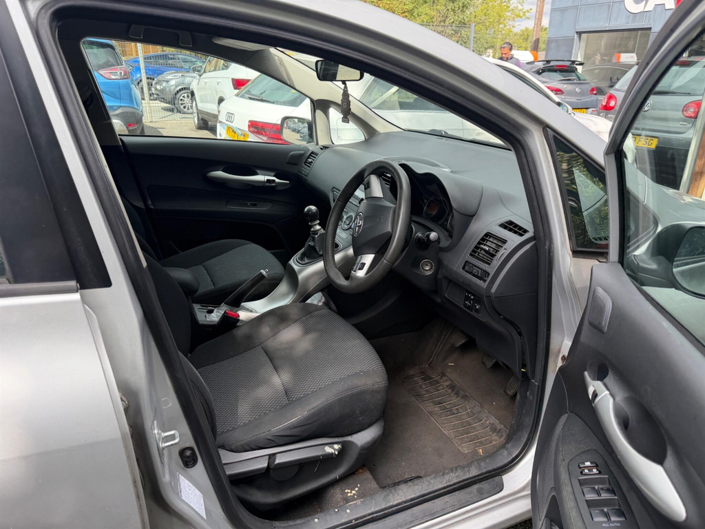 Toyota Auris 1.6 V-matic Tr #6