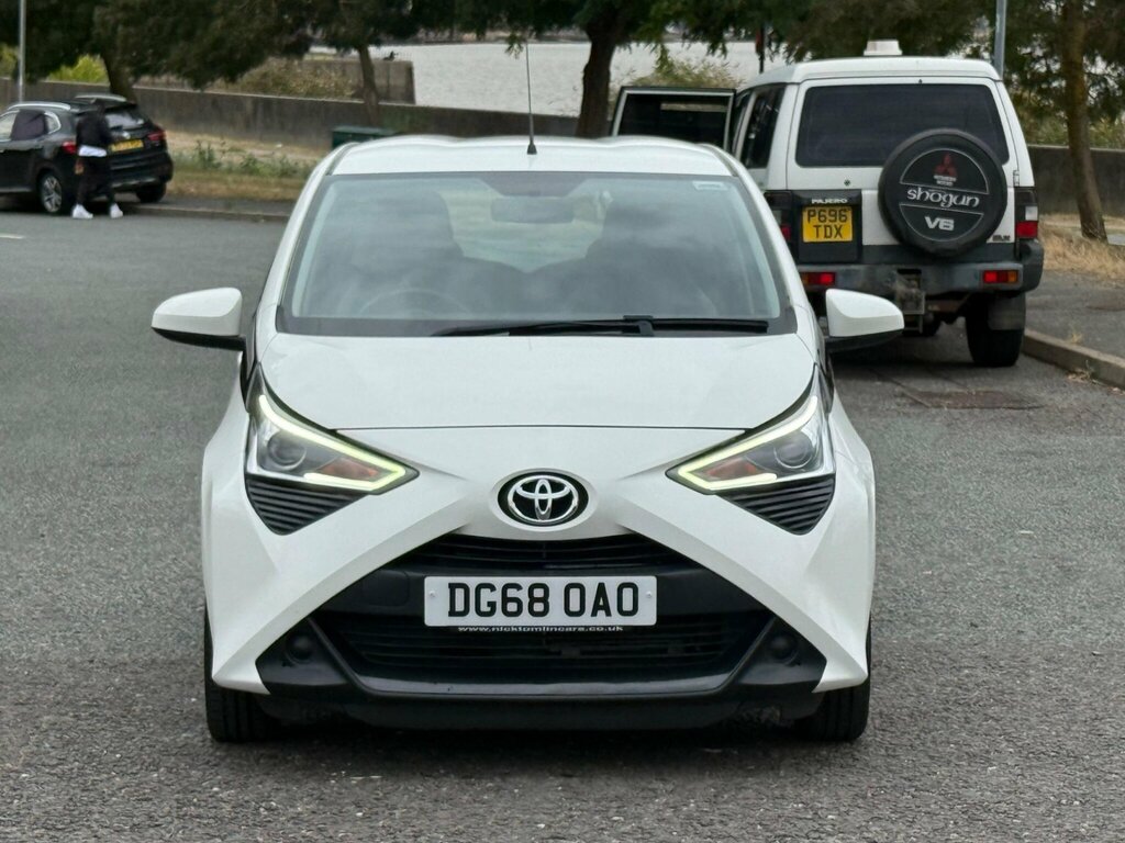 Toyota Aygo 1.0 Vvt-i X-play X-shift Euro 6 White