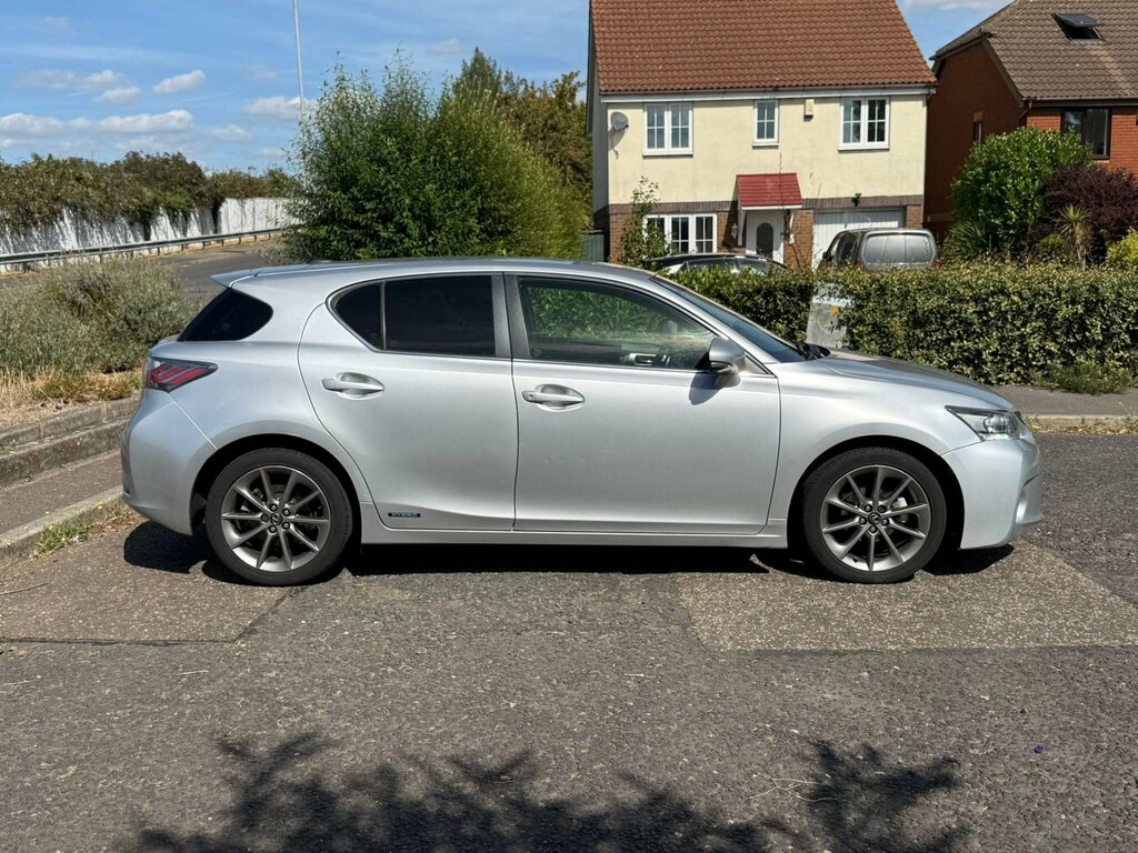 Lexus CT 200H Advance White #23