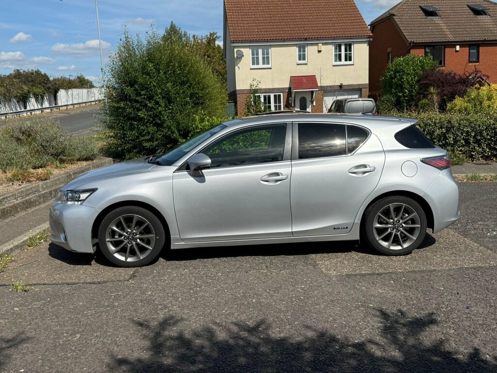 Lexus CT 200H Advance White #22