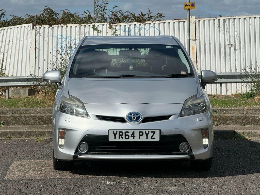 Toyota Prius Hatchback White #11