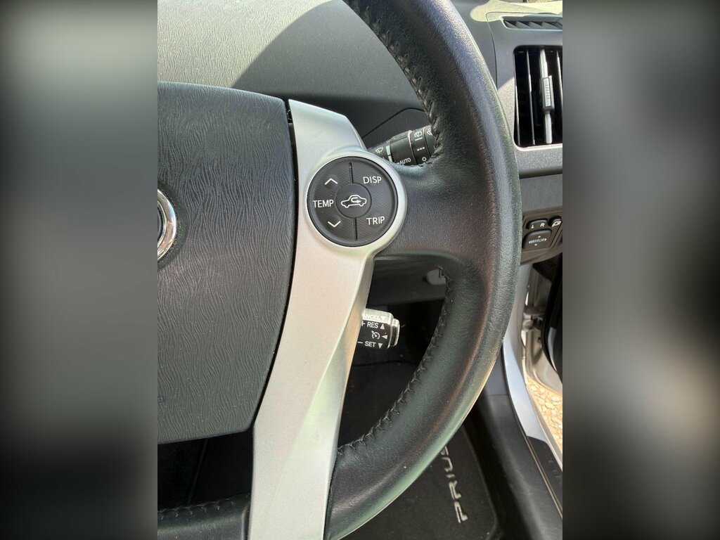 Toyota Prius Hatchback White #21