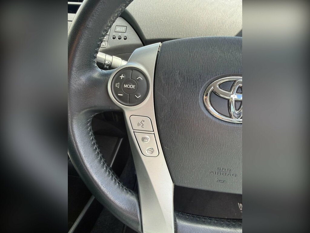 Toyota Prius Hatchback White #20
