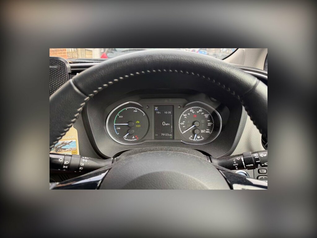 Toyota Yaris Hatchback Black #6