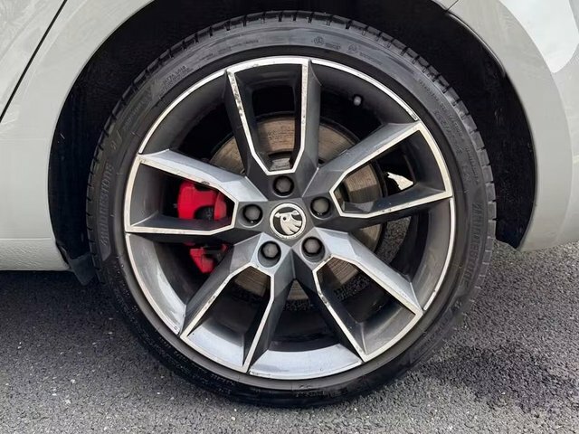 Skoda Octavia 1.6 Se L Tdi Grey #9