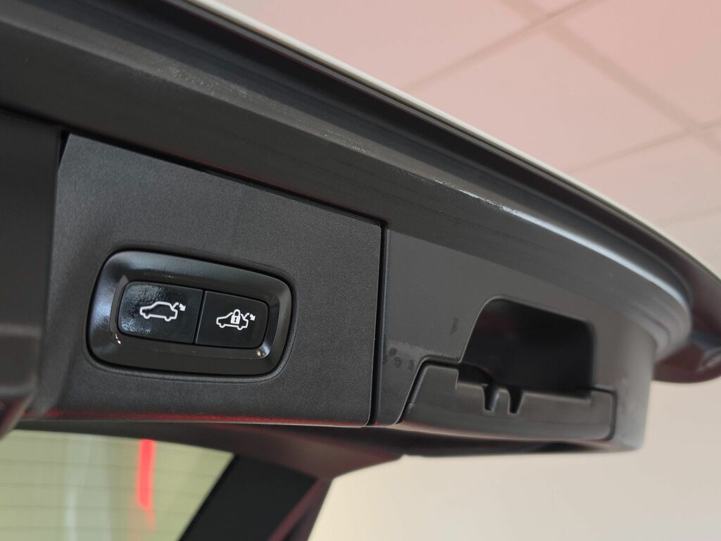 Volvo V90 2L R-design Black #44