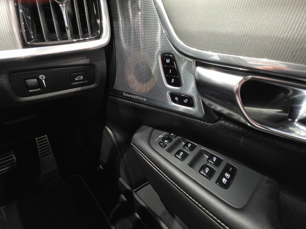 Volvo V90 2L R-design Black #38