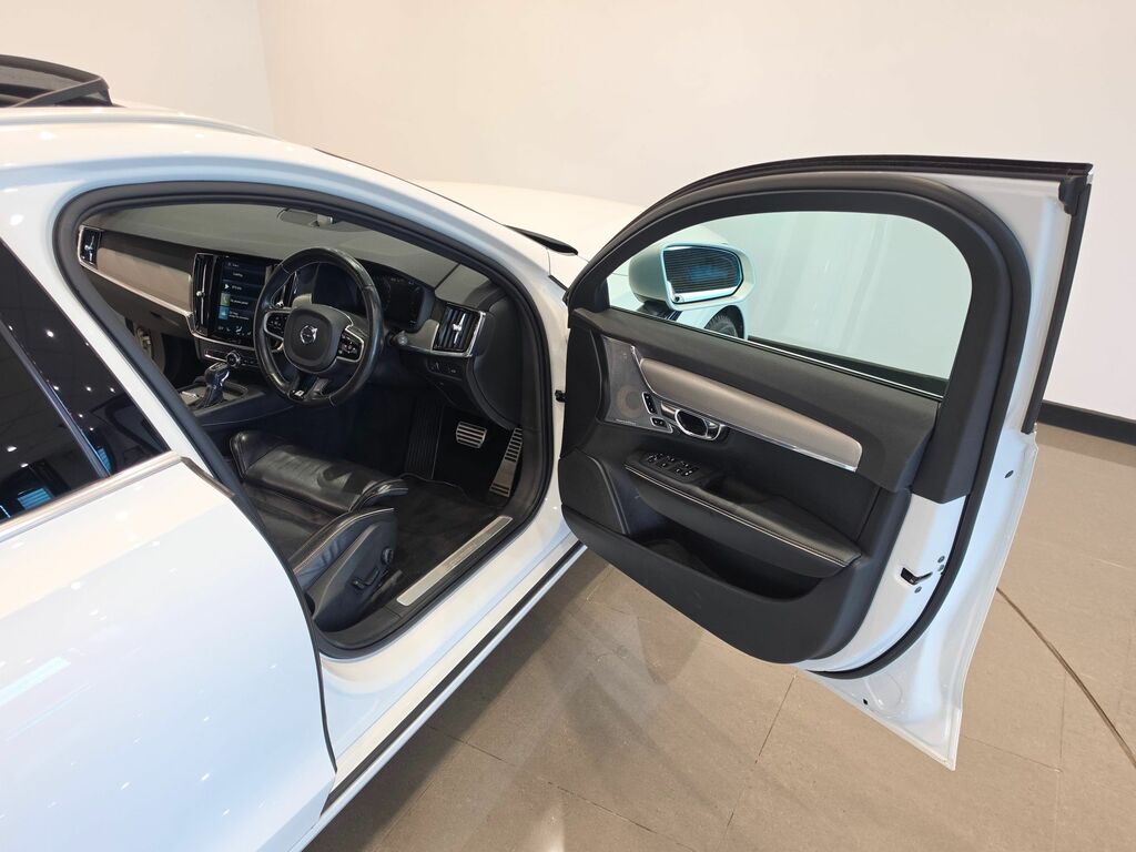 Volvo V90 2L R-design Black #55