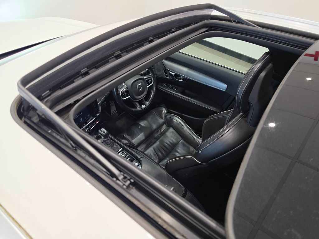 Volvo V90 2L R-design Black #48