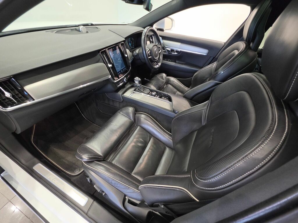 Volvo V90 2L R-design Black #86