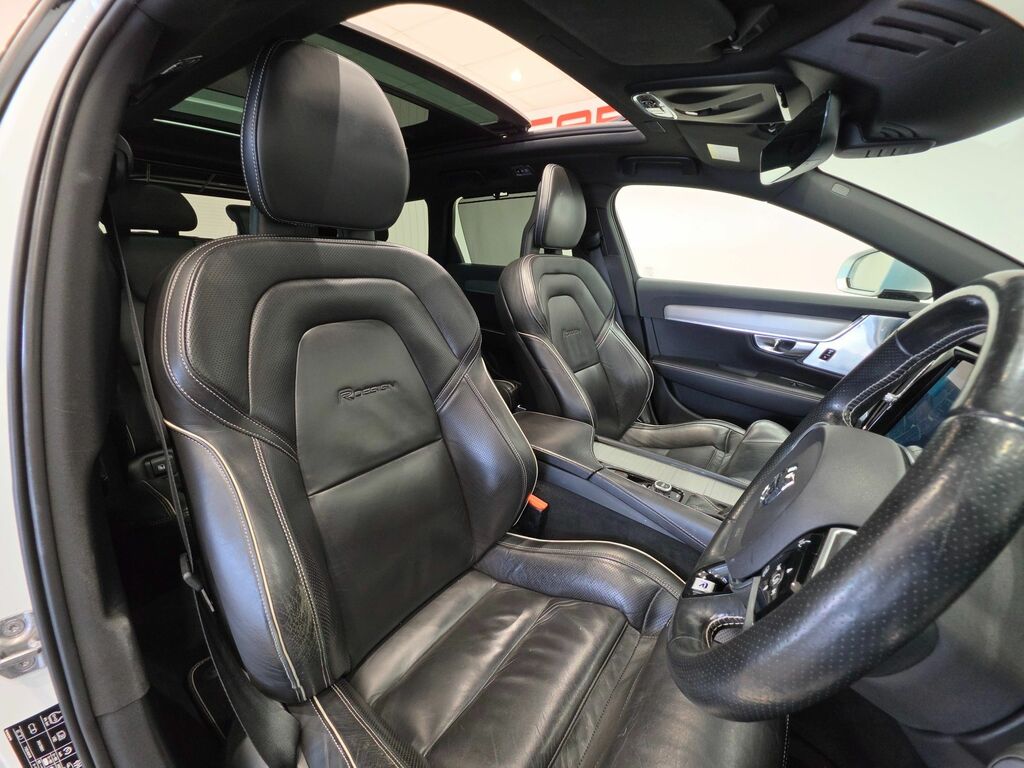 Volvo V90 2L R-design Black #95