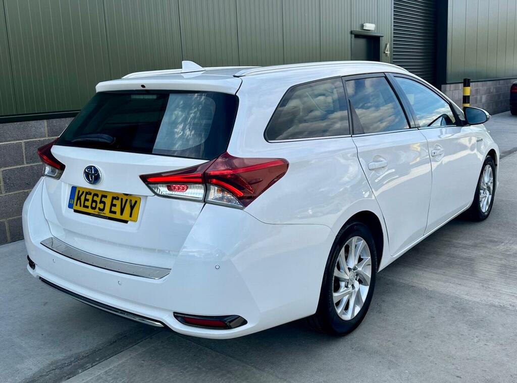 Toyota Auris Estate 1.8 Vvt-h Icon Touring Sports Cvt Euro 6 S White
