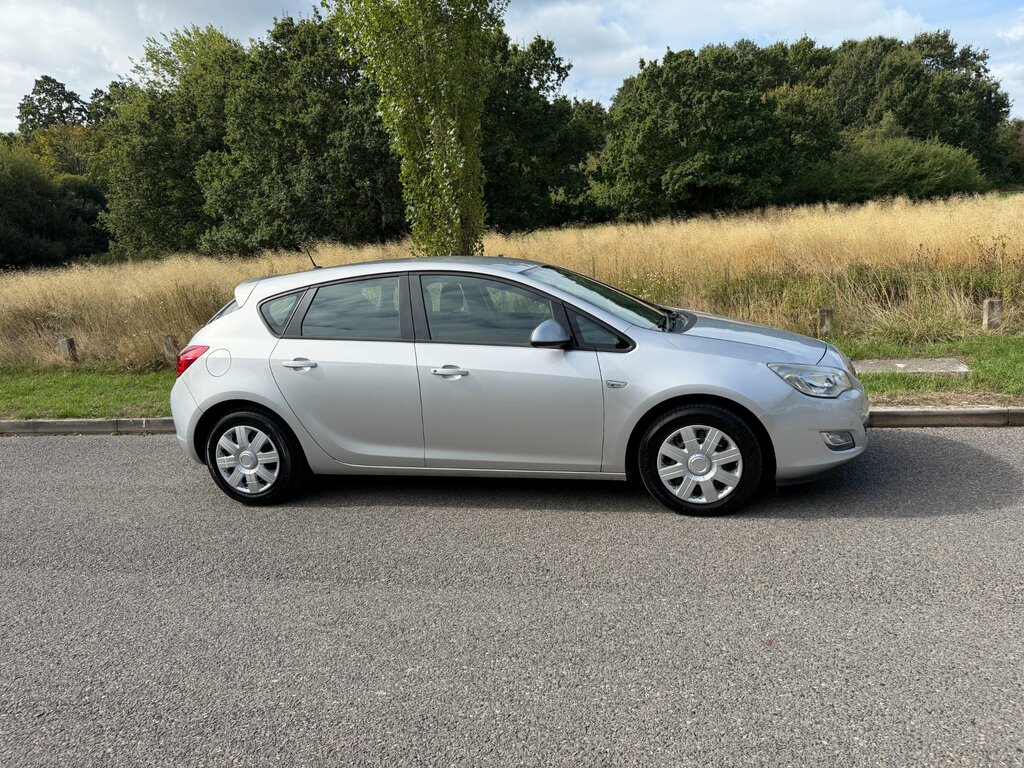 Vauxhall Astra 1.6 16V Elite Euro 5 Black #2