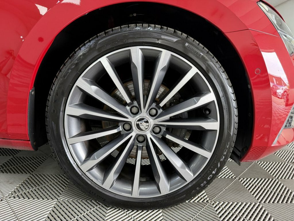 Skoda Superb Hatchback White #12