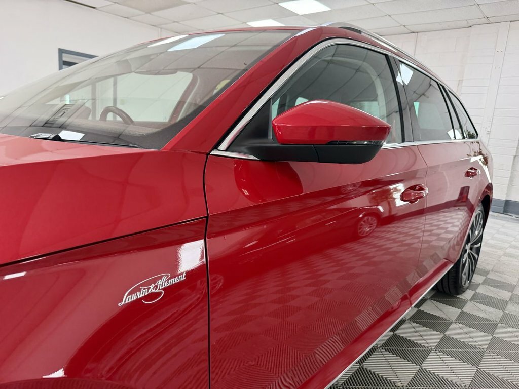Skoda Superb Hatchback White #16