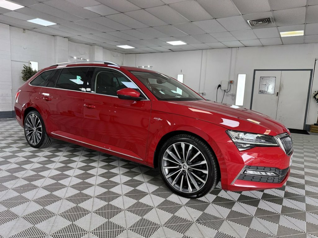 Skoda Superb Hatchback White #10