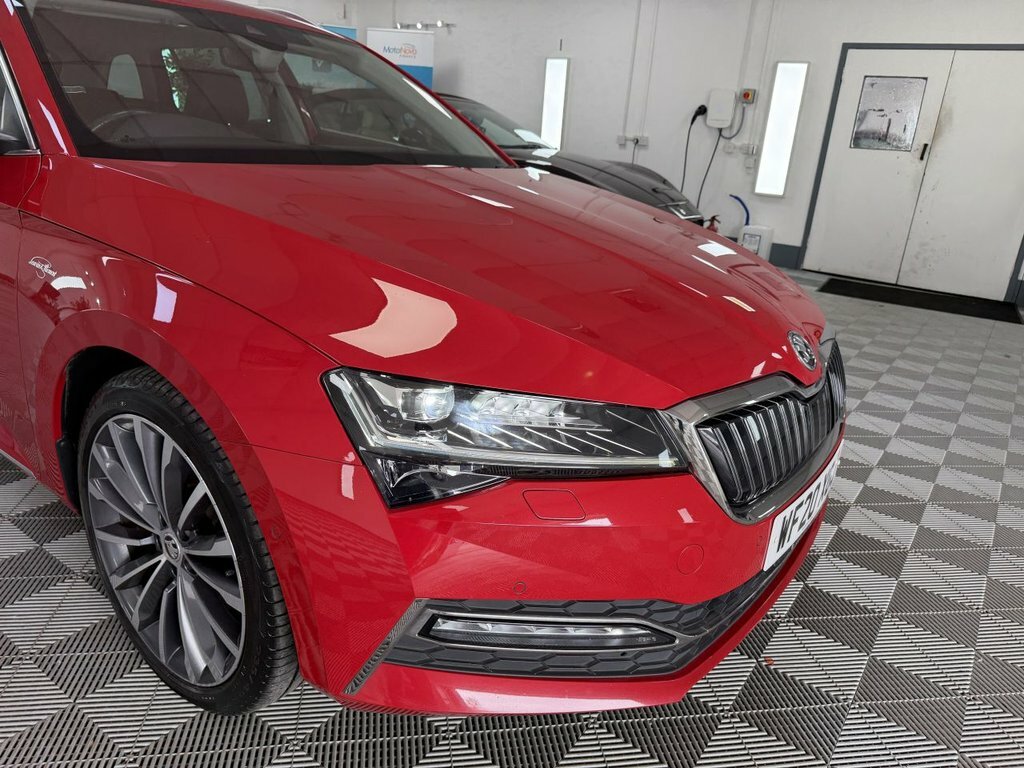 Skoda Superb Hatchback White #11