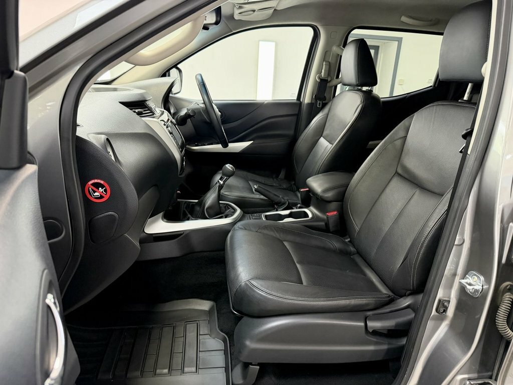 Nissan Navara 2016 2.3 Dci Tekna Pickup Double Cab Ma Grey #3