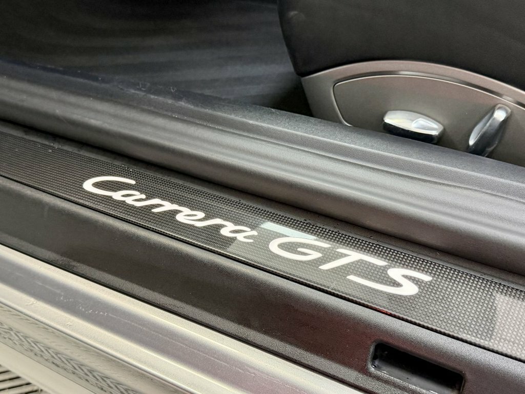 Porsche 911 911 Targa 4S S-a Black #27