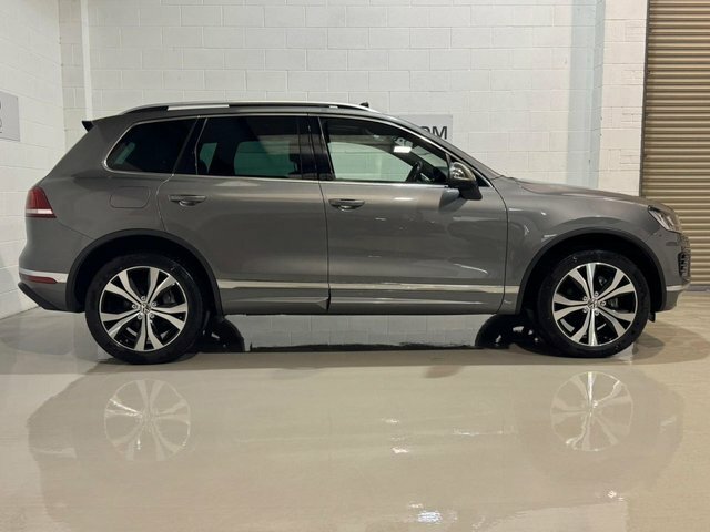 Volkswagen Touareg 2016 3.0 Tdi V6 Bluemotion Tech R-line Suv Die Grey #6