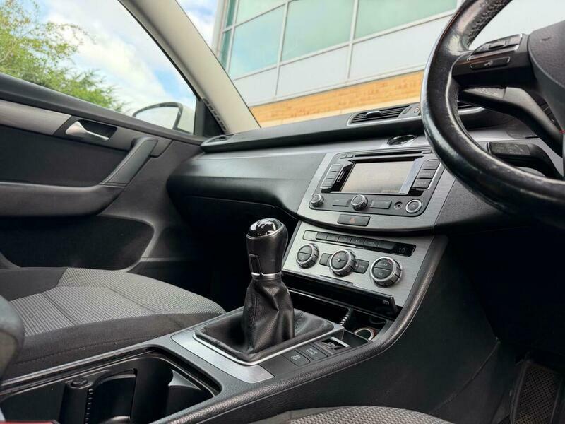 Volkswagen Passat  Black #28