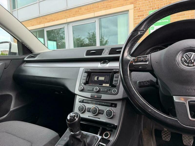 Volkswagen Passat  Black #25