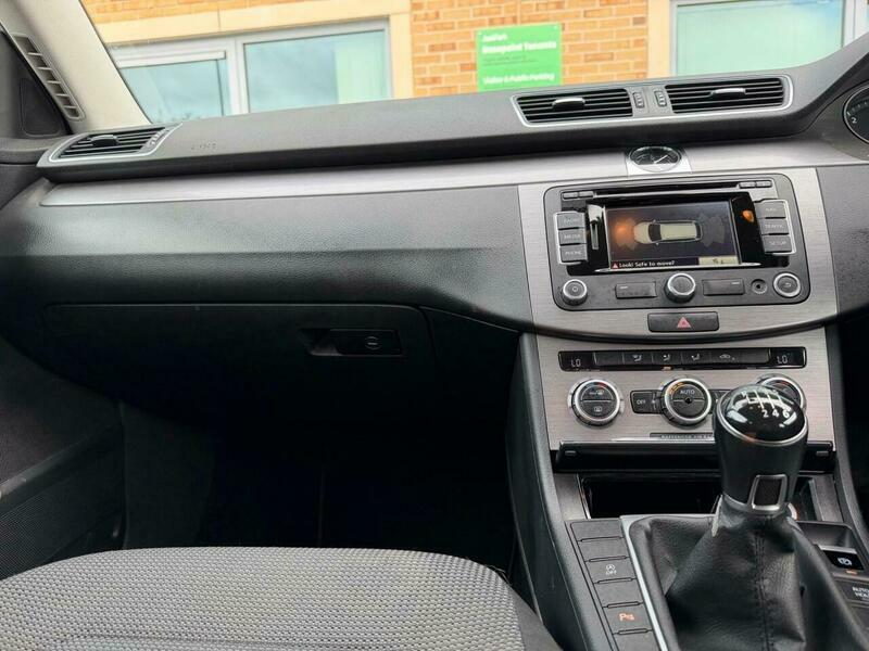 Volkswagen Passat  Black #26