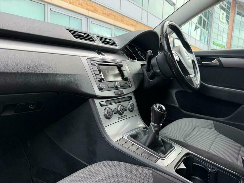Volkswagen Passat  Black #31