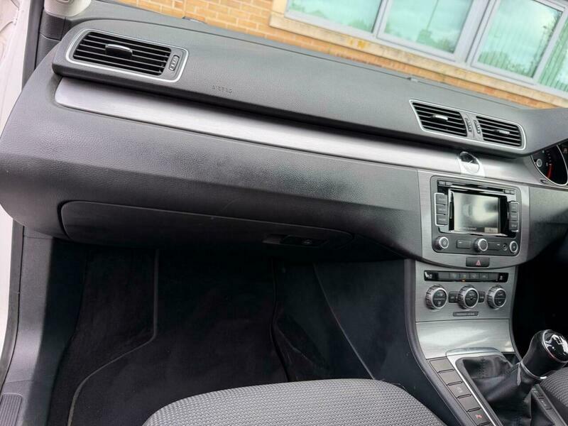 Volkswagen Passat  Black #30