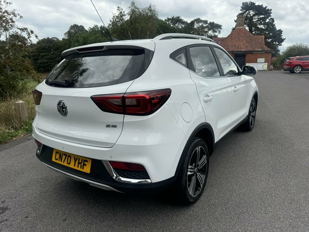MG ZS 1L Exclusive White #4