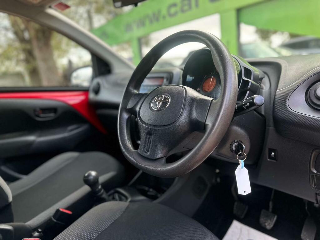 Toyota Aygo 1.0 Vvt-i X Euro 6 BT68NDZ Red #2