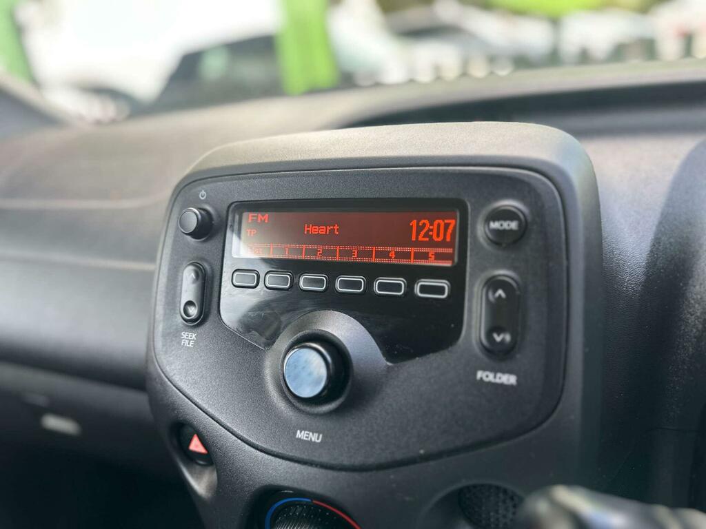 Toyota Aygo 1.0 Vvt-i X Euro 6 BT68NDZ Red #3