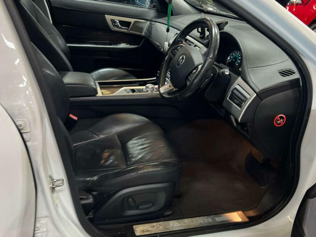 Jaguar XF Luxury White #3